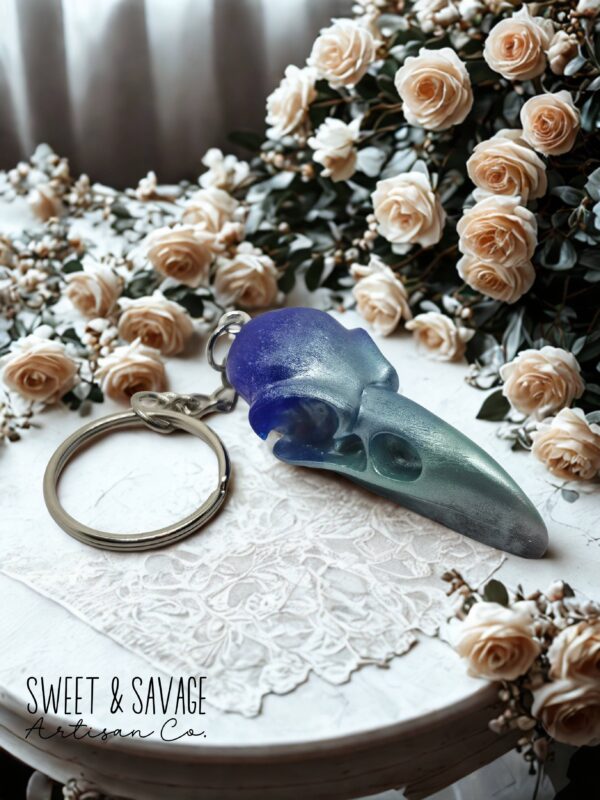 Raven Skull Keychain – Blue & Teal Gradient, Gothic & Fantasy Accessory