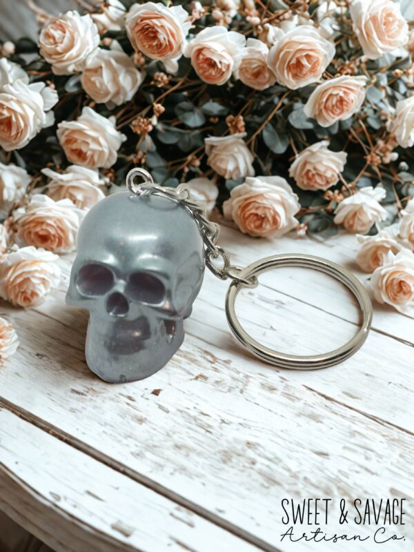 Skull Keychain – Metallic Silver, Gothic & Alternative Style
