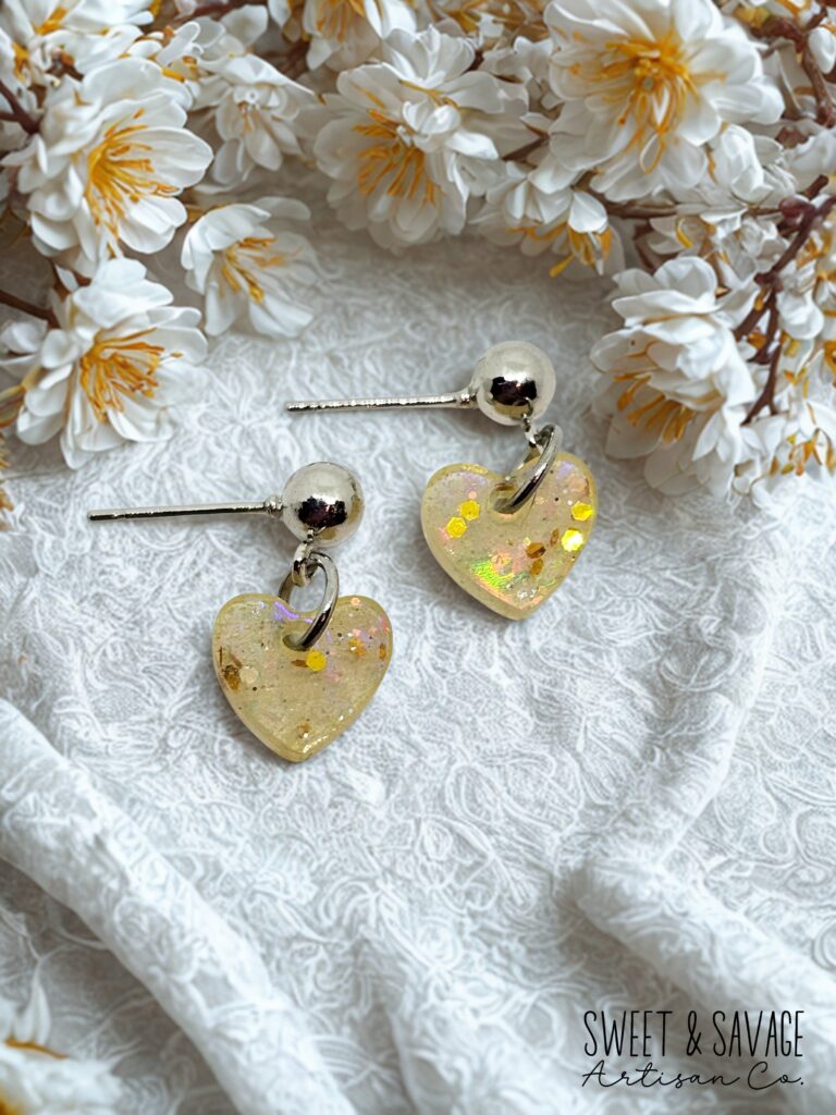 Golden Stardust Heart Dangle Earrings – Champagne Gold Glitter